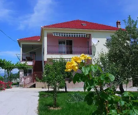 Stanovi 3 Apartamento *